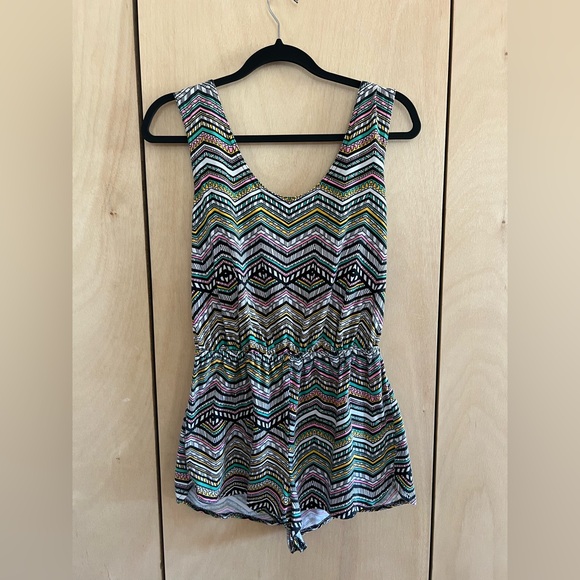 Colorful Geometric Patterned Romper - Picture 2 of 3